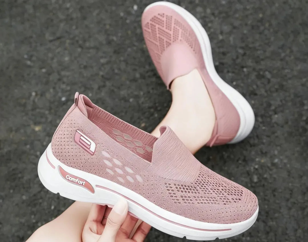 Lightweight Women's Slip-On Sneakers – Breathable Mesh & Non-Slip Sole for Easy Walking