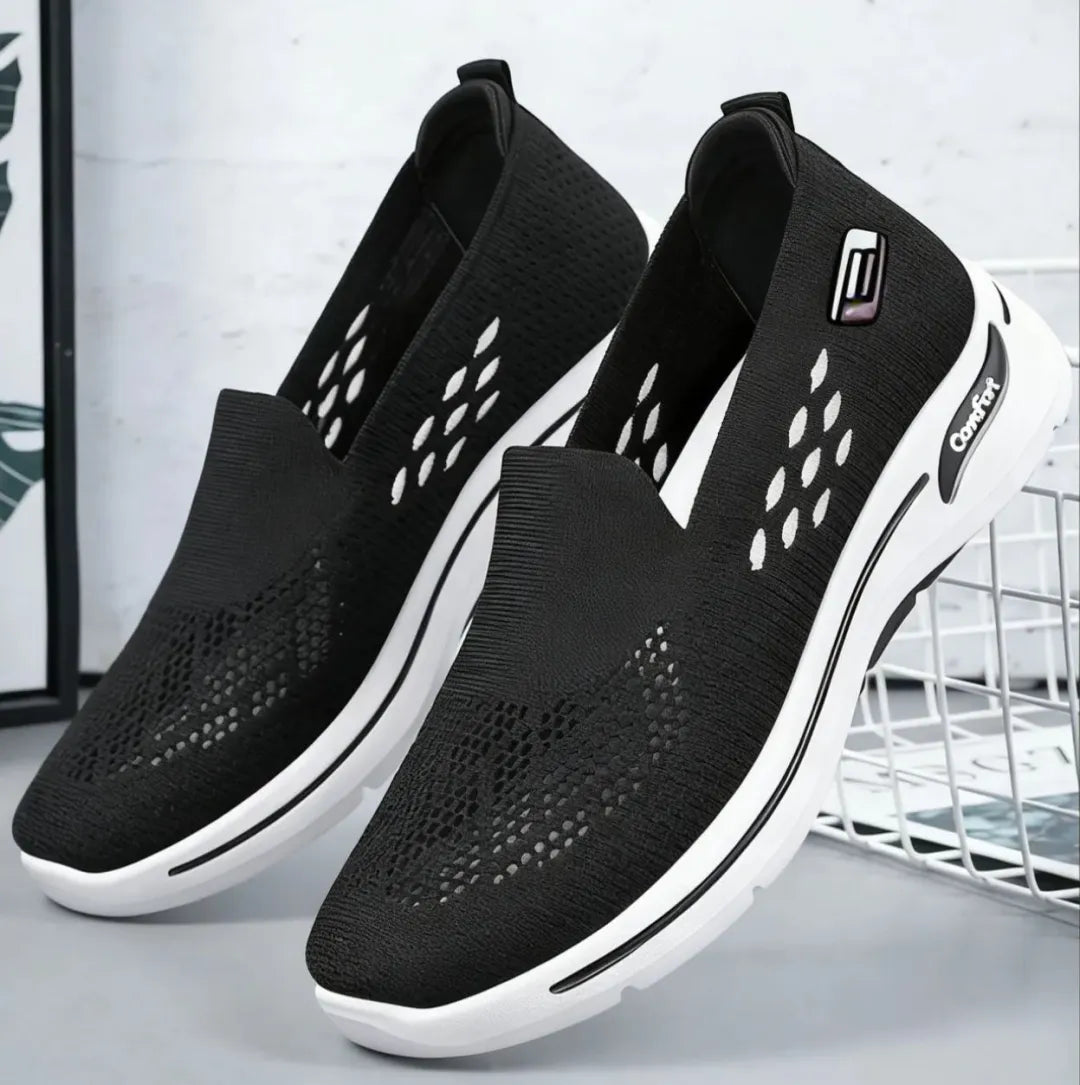 Lightweight Women's Slip-On Sneakers – Breathable Mesh & Non-Slip Sole for Easy Walking