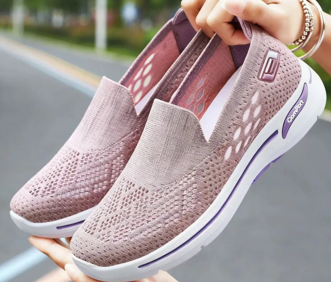 Lightweight Women's Slip-On Sneakers – Breathable Mesh & Non-Slip Sole for Easy Walking